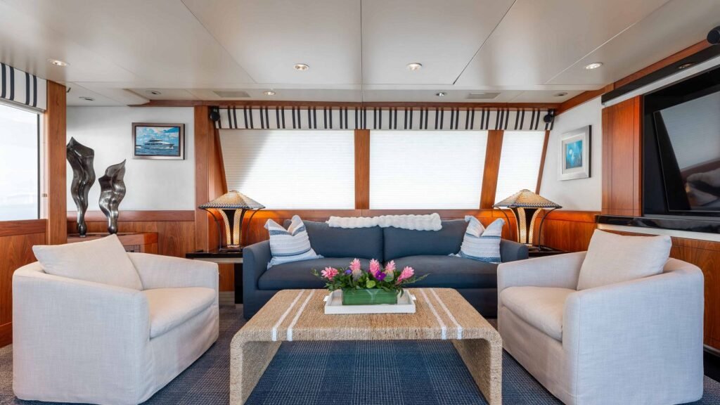 Lanida Delta Marine 124 motor yacht 13