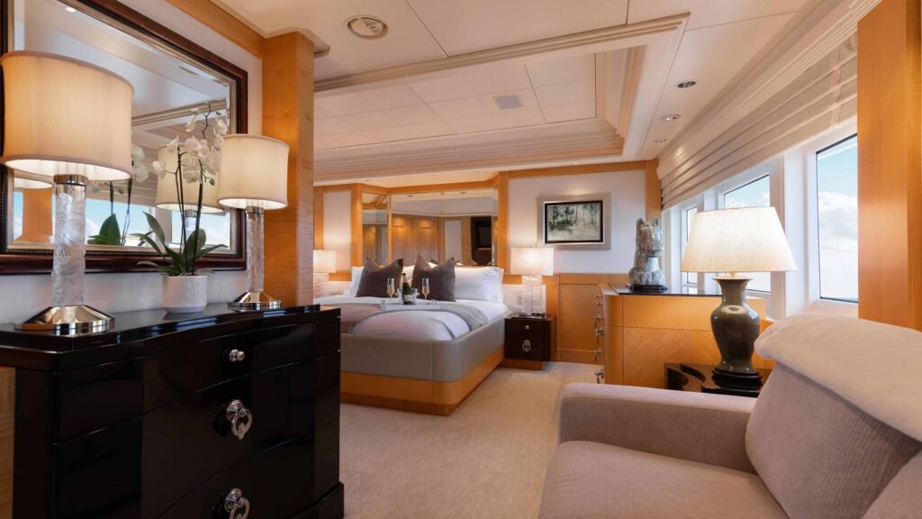 Lanida Delta Marine 124 motor yacht 16