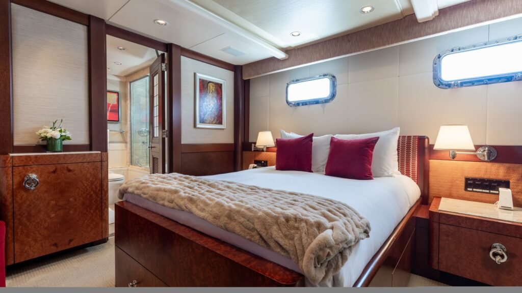 Lanida Delta Marine 124 motor yacht 20