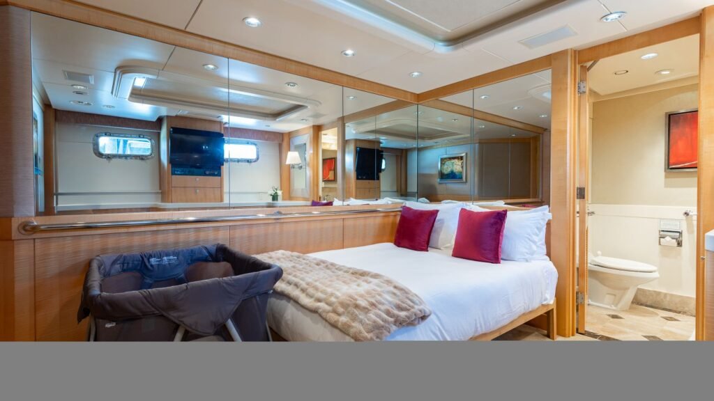 Lanida Delta Marine 124 motor yacht 26