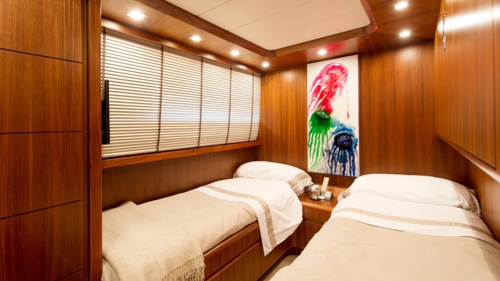 Lex Twin cabin