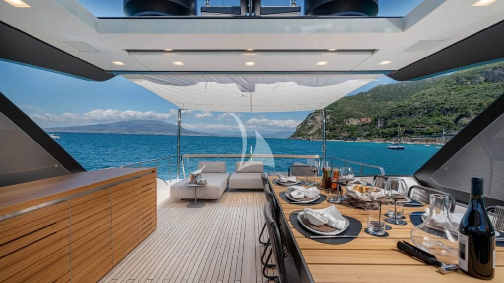 LUCKY yacht charter photo