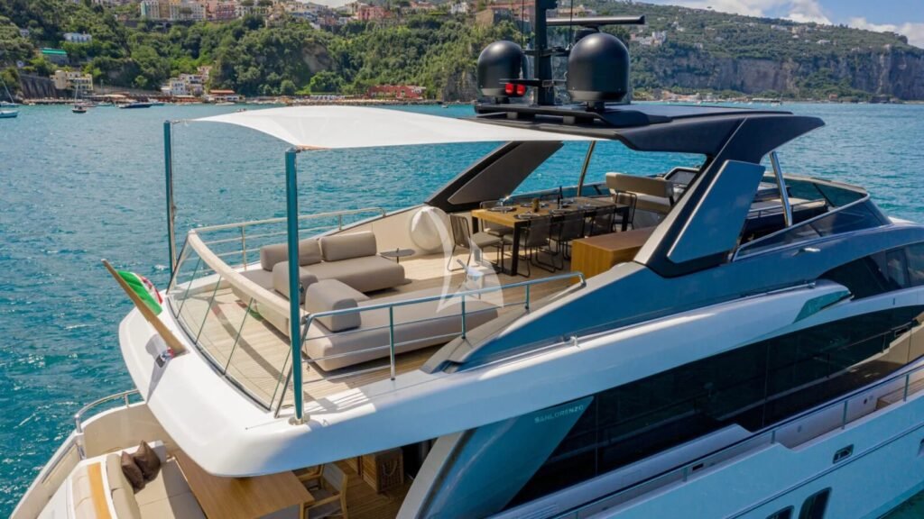 LUCKY yacht charter photo