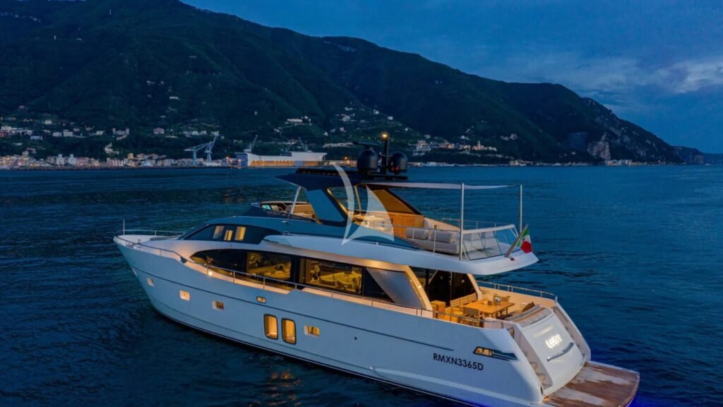 LUCKY yacht charter photo