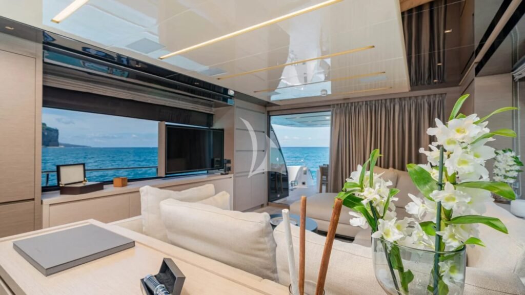 LUCKY yacht charter photo