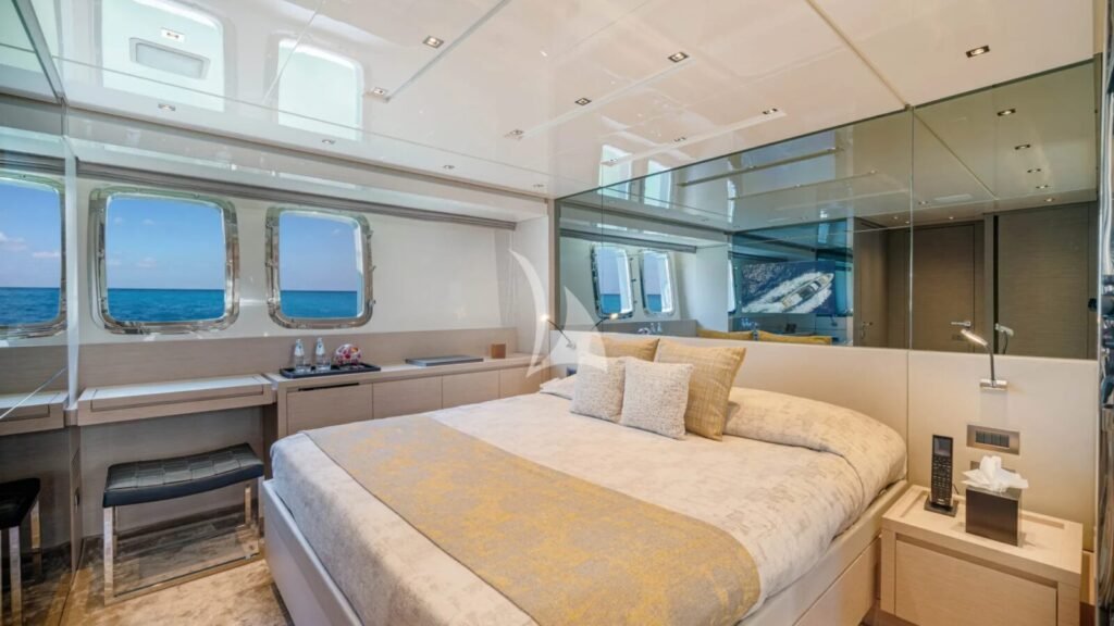 LUCKY yacht charter photo