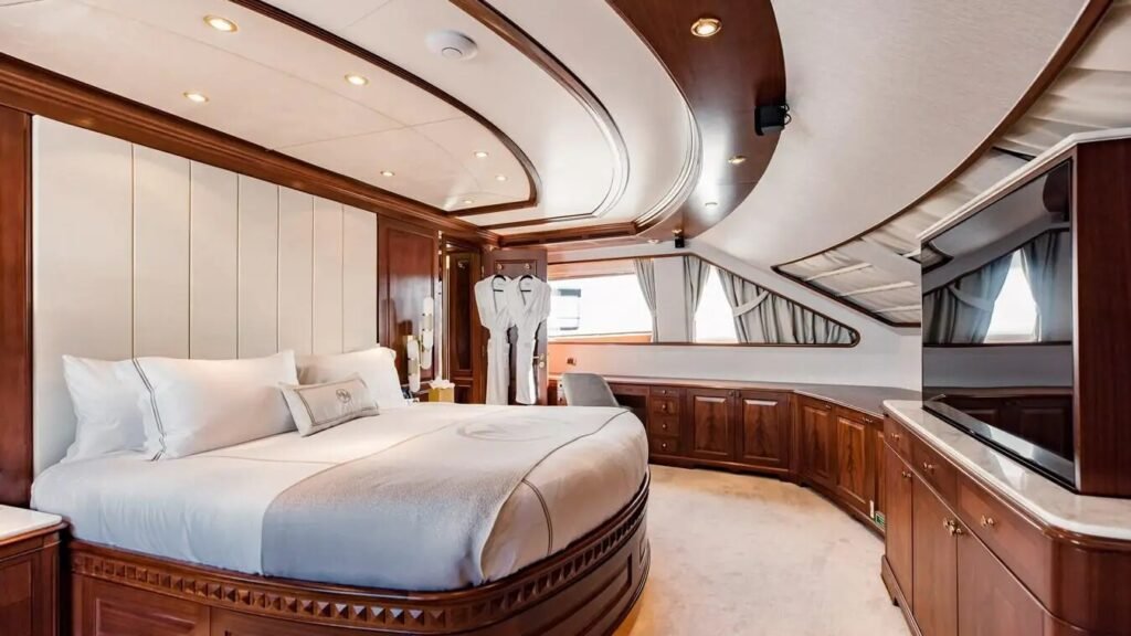 MAMMA MIA luxury charter yacht