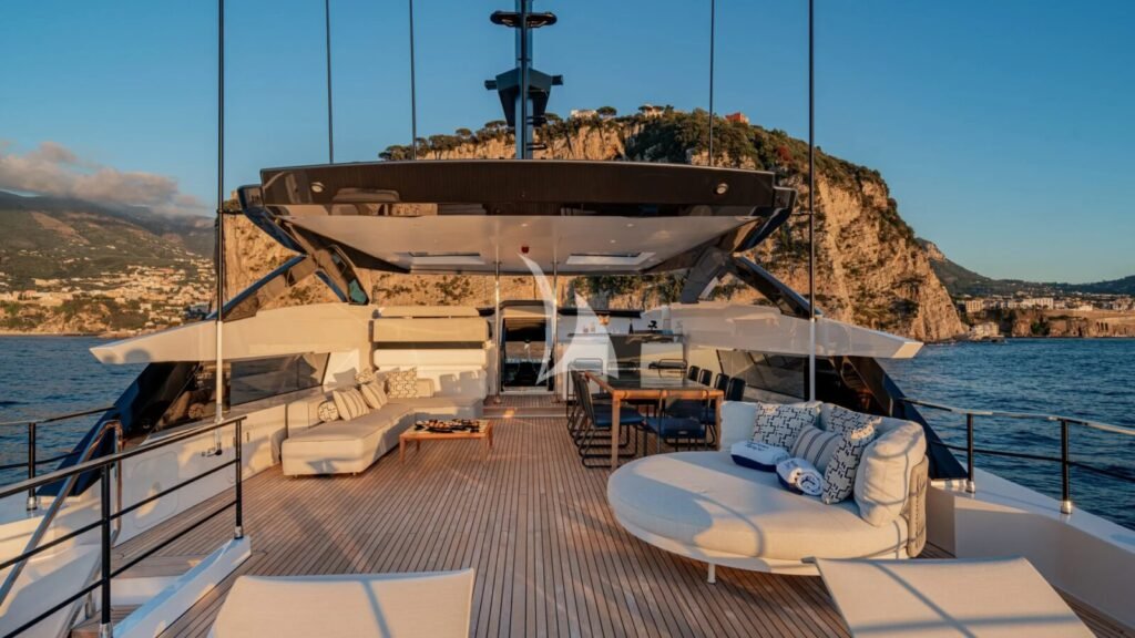 MARICAN FOREVER Foredeck