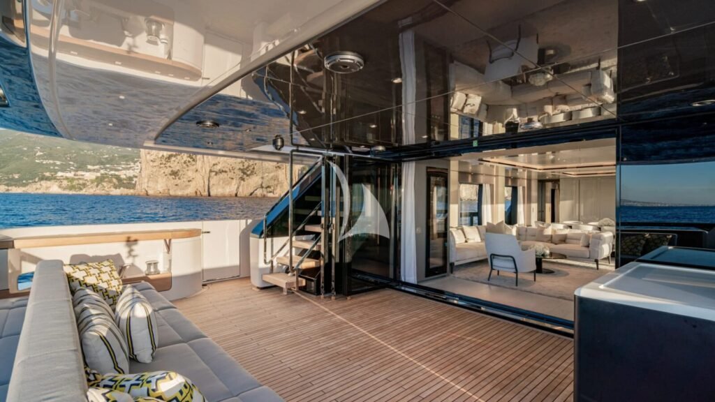 MARICAN FOREVER Aft deck