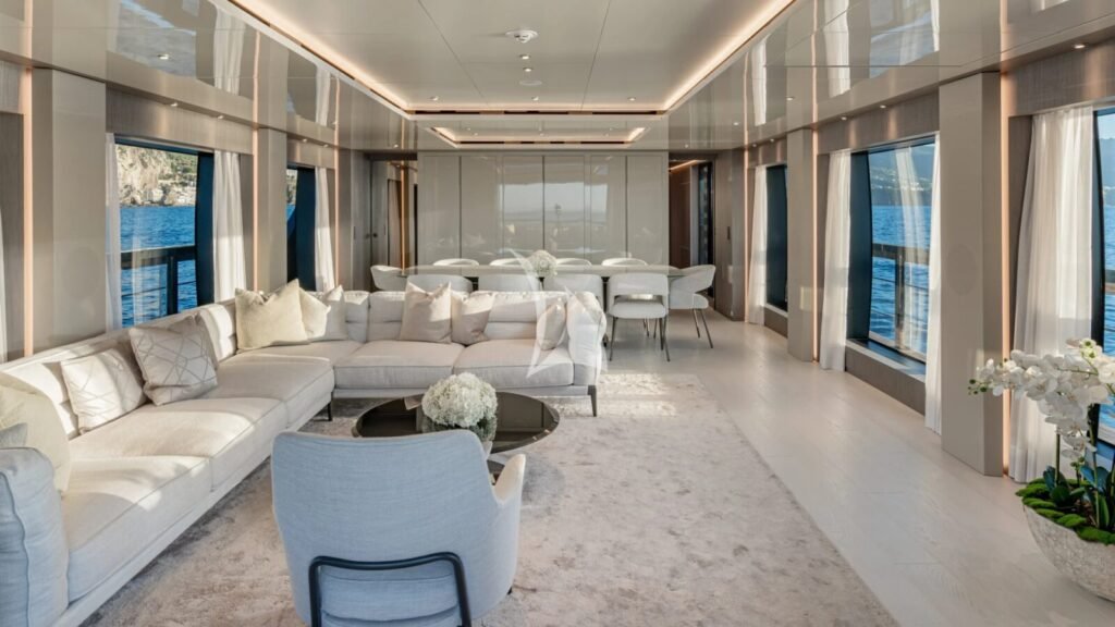 MARICAN FOREVER Main salon