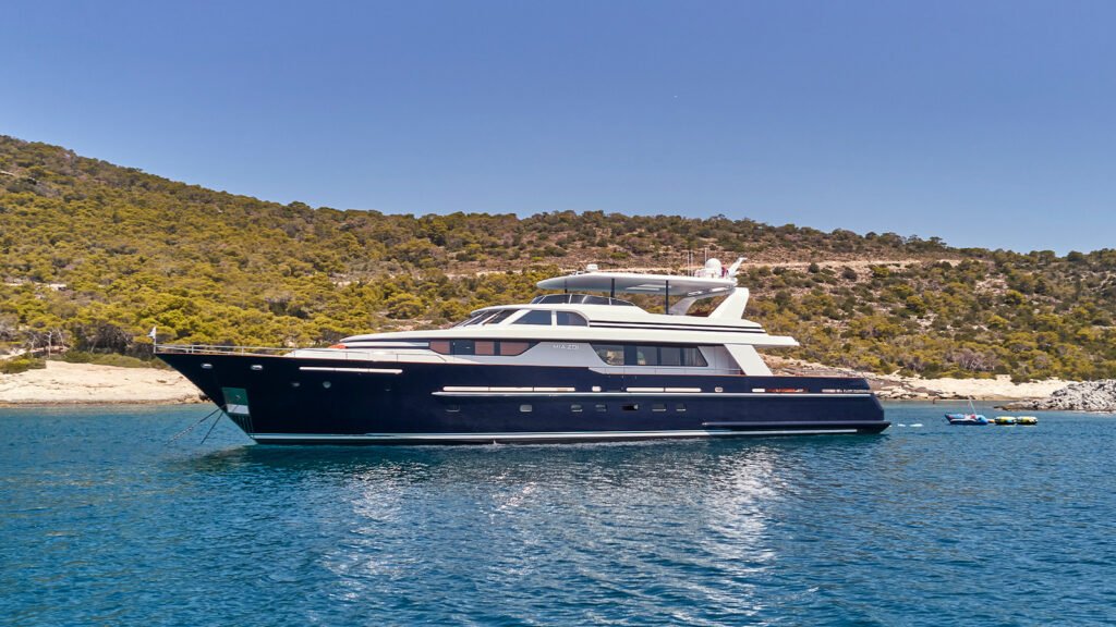 Yacht for charter in Lastovo, swim platform and sea view