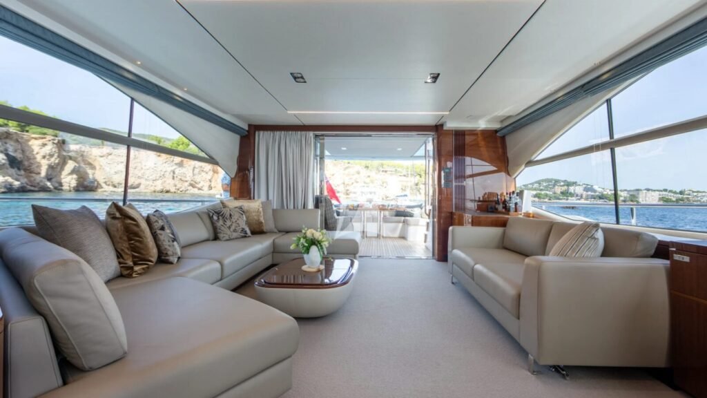 MIO BARCO Main salon
