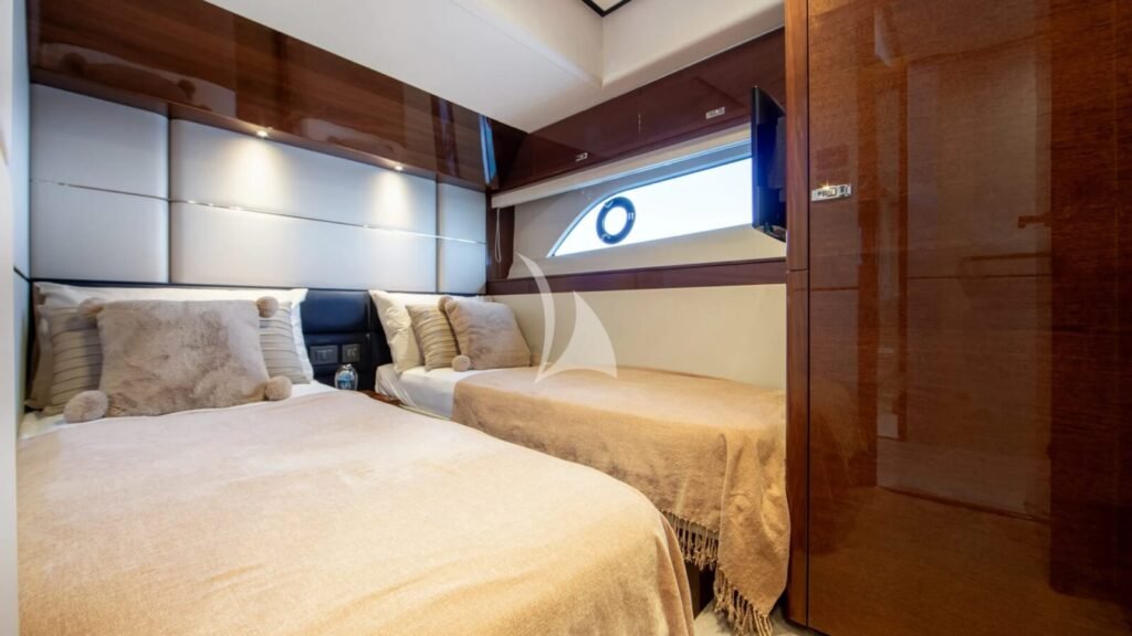 MIO BARCO Twin cabin