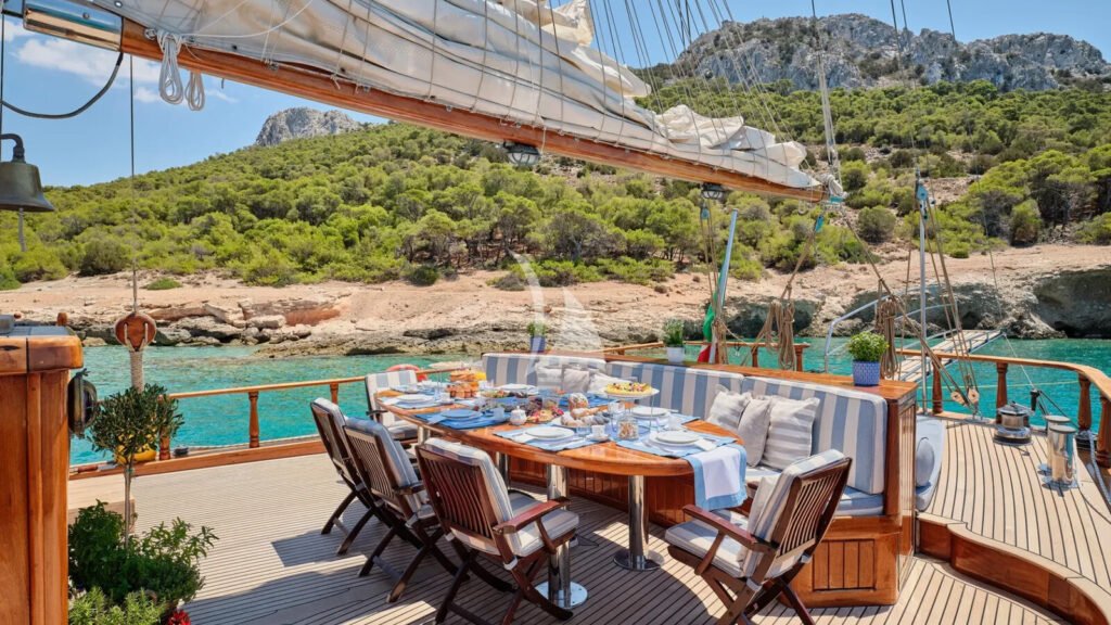 Myra - Aft-deck dining