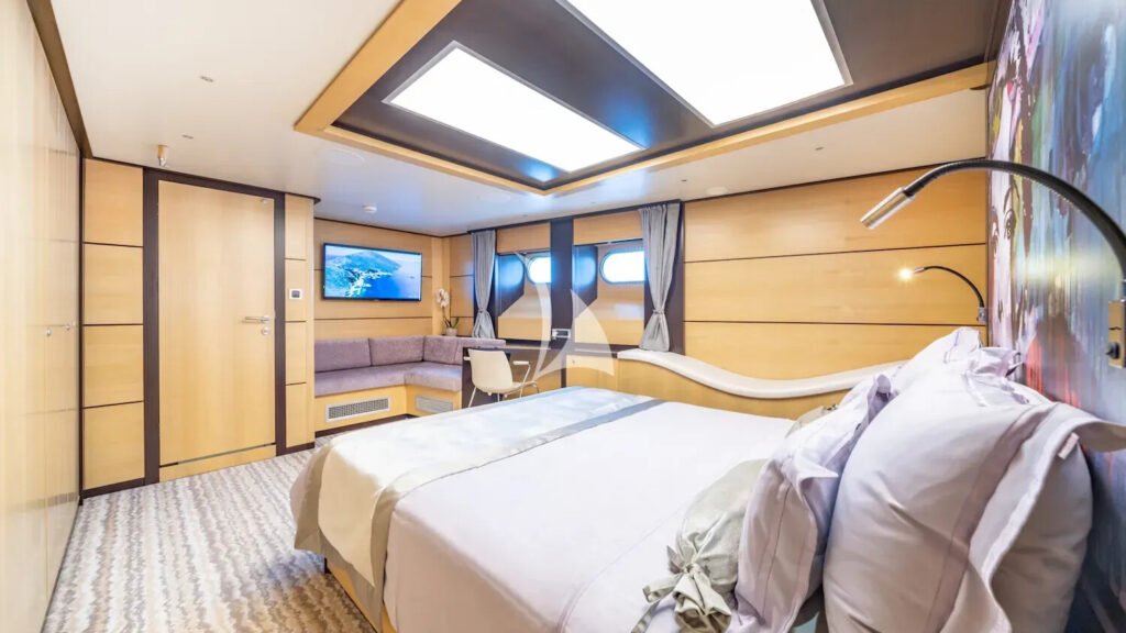 NAVILUX - double cabin