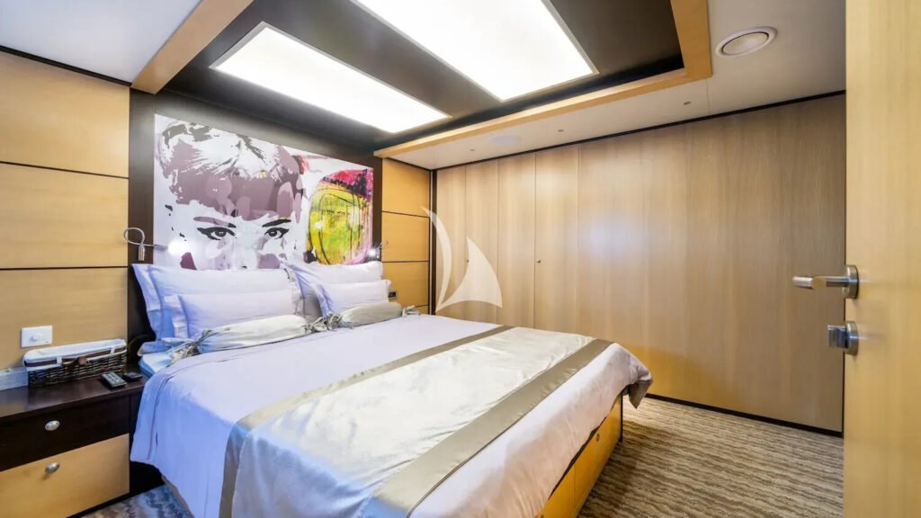 NAVILUX - double cabin