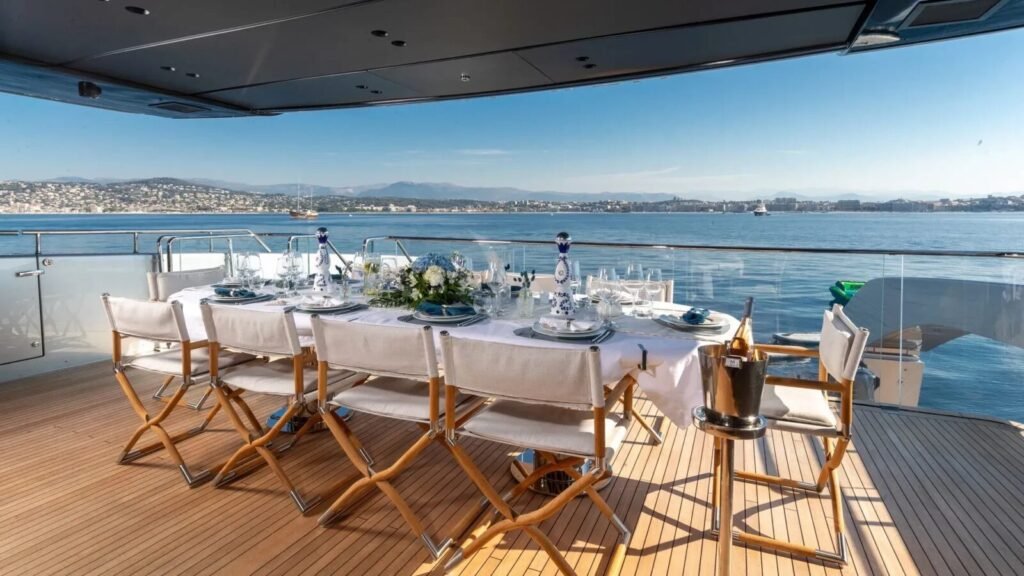 NEW YORK Sanlorenzo SX100 aft deck dining