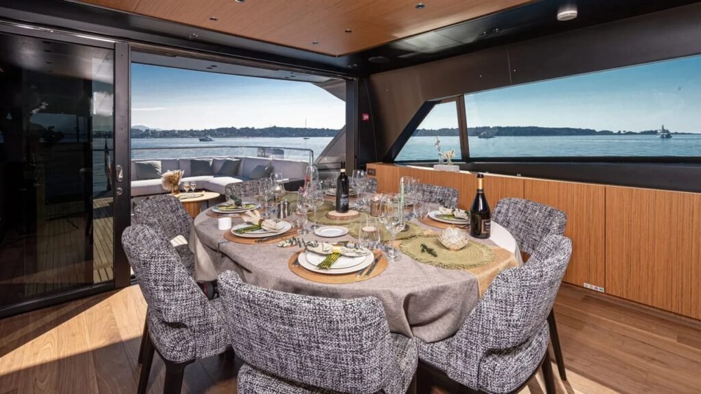 NEW YORK Sanlorenzo SX100 formal dining