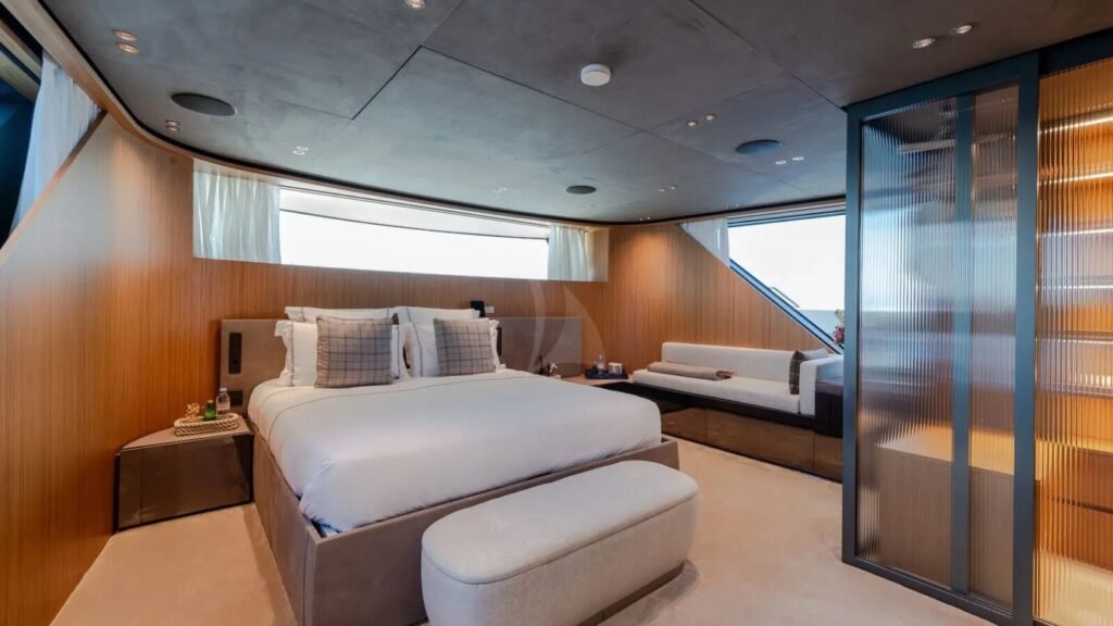 NEW YORK Sanlorenzo SX100 guest cabin