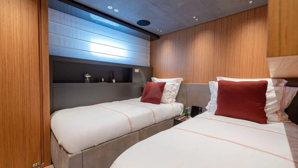 NEW YORK Sanlorenzo SX100 twin cabin