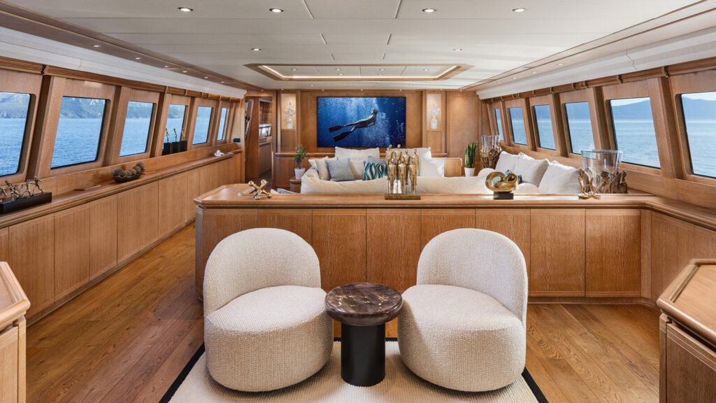 NOVA Baglietto 35m motor yacht - main saloon