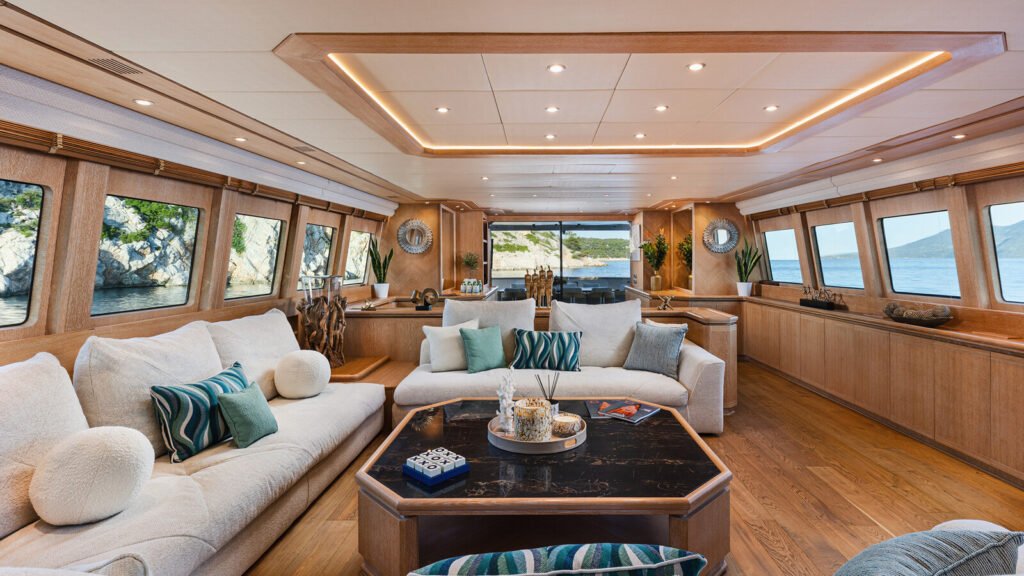 NOVA Baglietto 35m motor yacht - saloon lounge
