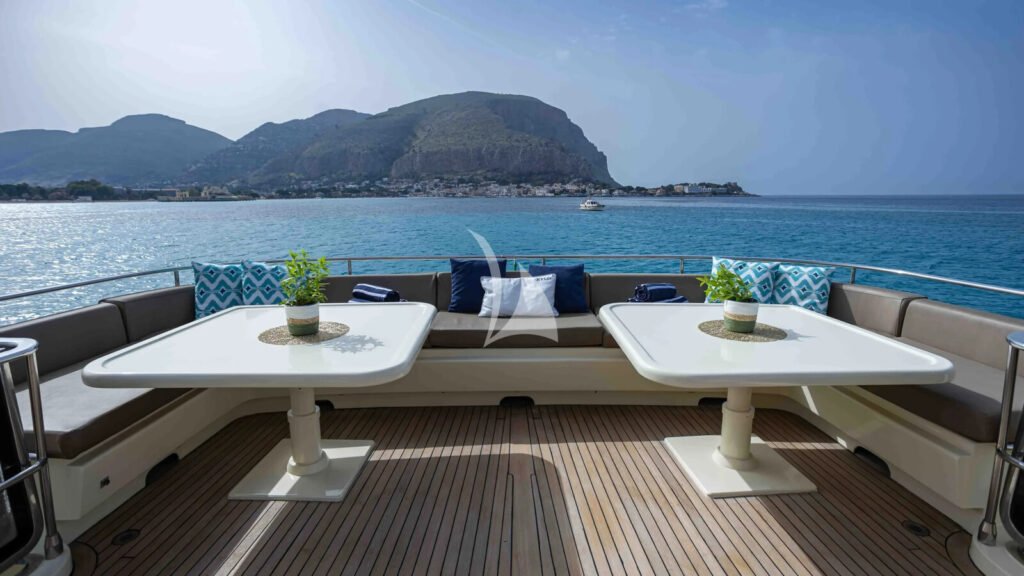 NYLEC - aft deck seating