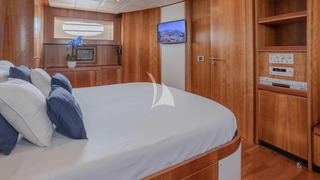 NYLEC - master cabin