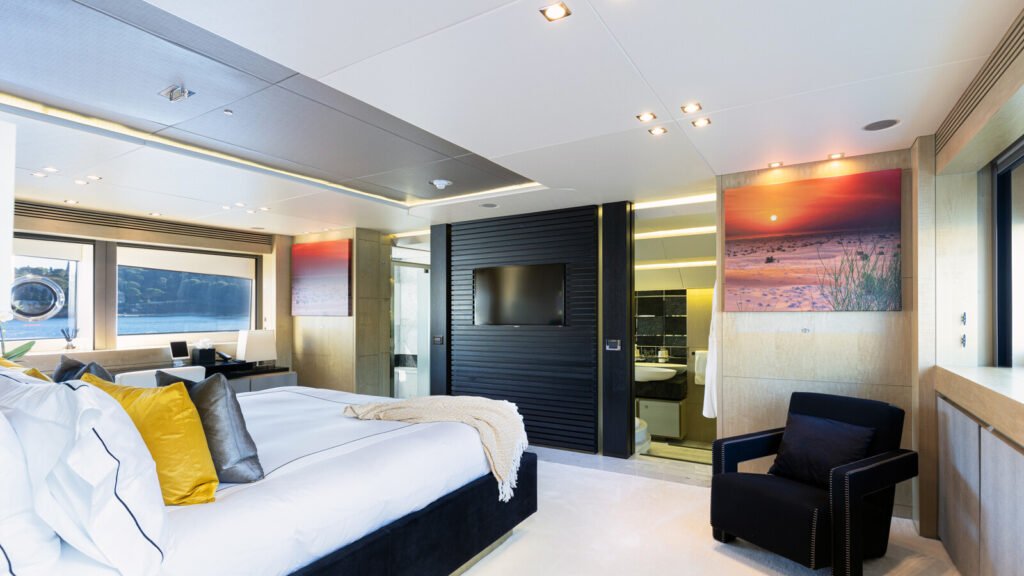 OKSANCHIK Sunseeker 34m motor yacht - master cabin