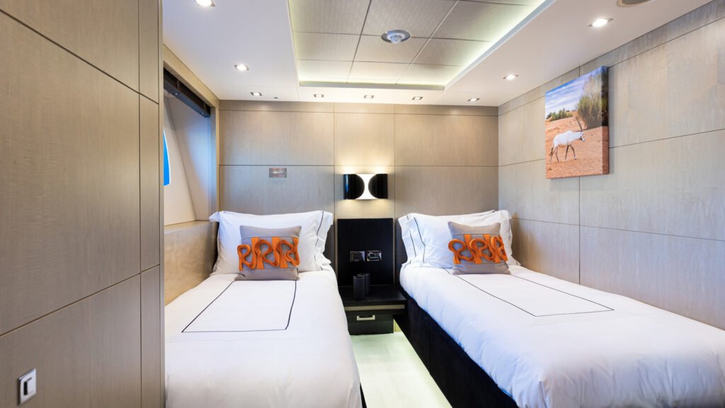 OKSANCHIK Sunseeker 34m motor yacht - twin guest cabin