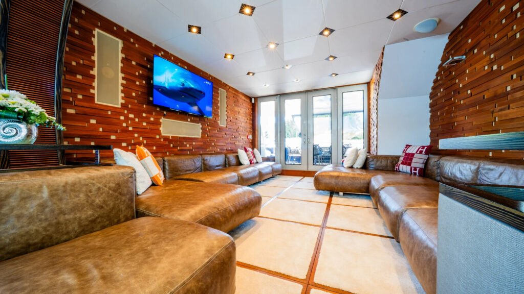 ONE BLUE - sky lounge