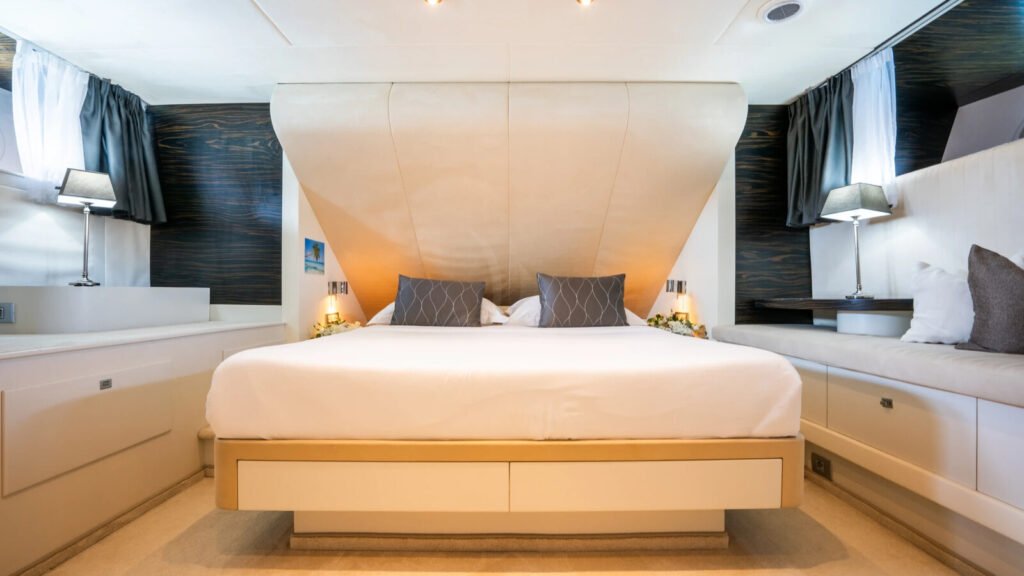 ONE BLUE - double cabin