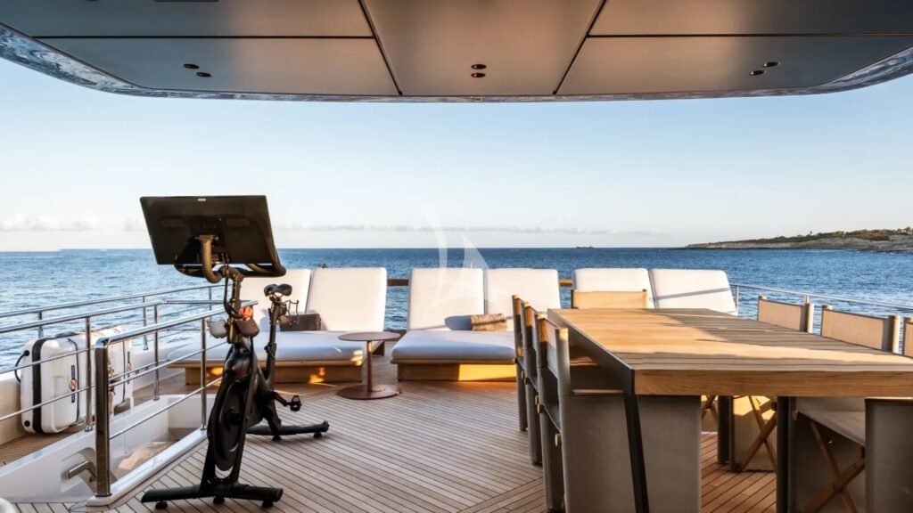 PENGUINS Flybridge