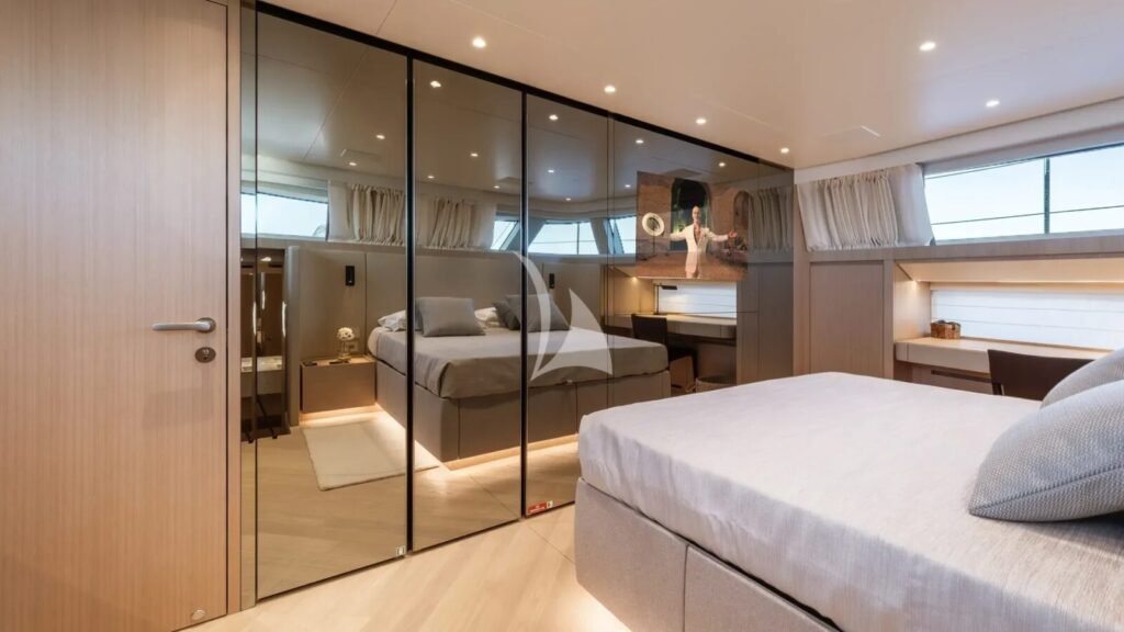 PENGUINS Master stateroom