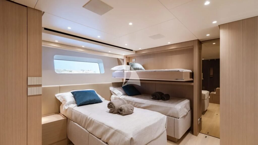 PENGUINS Twin cabin