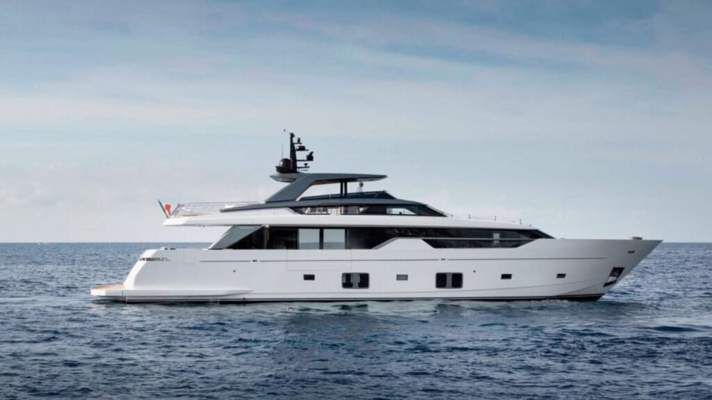 PIOLA yacht photo 5