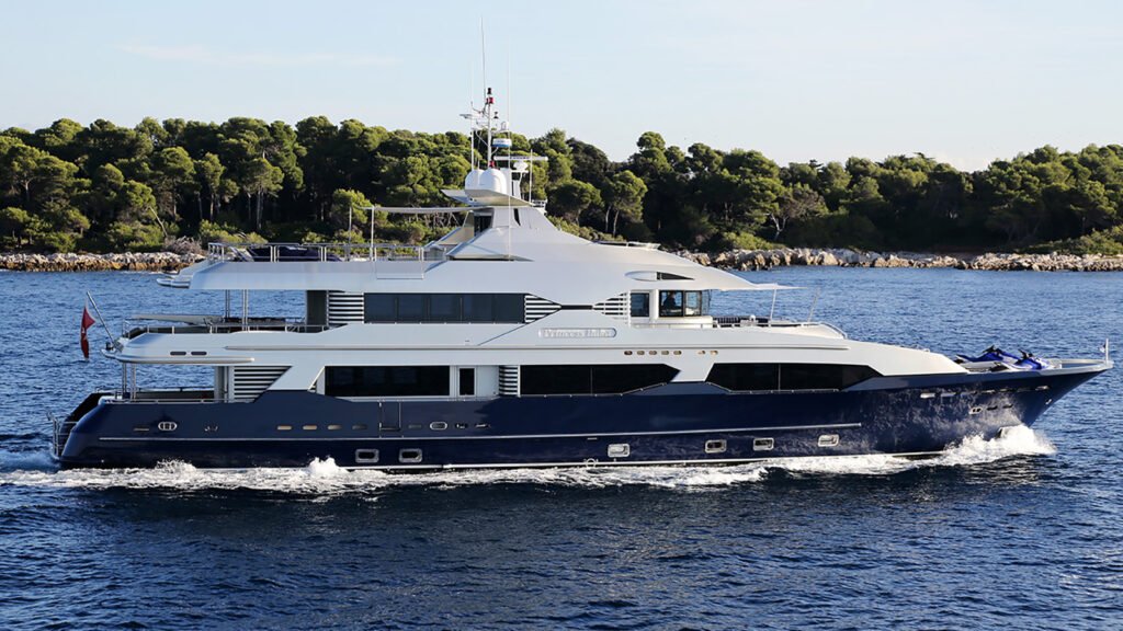 Superyacht charter in Pula and Istria, sun deck and aft terrace