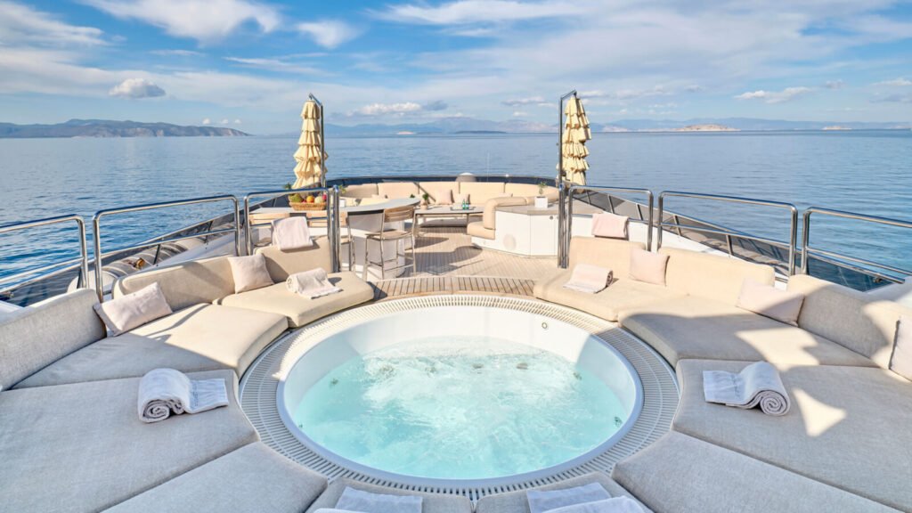 Heesen yacht for charter in Inagua, exterior profile at anchor