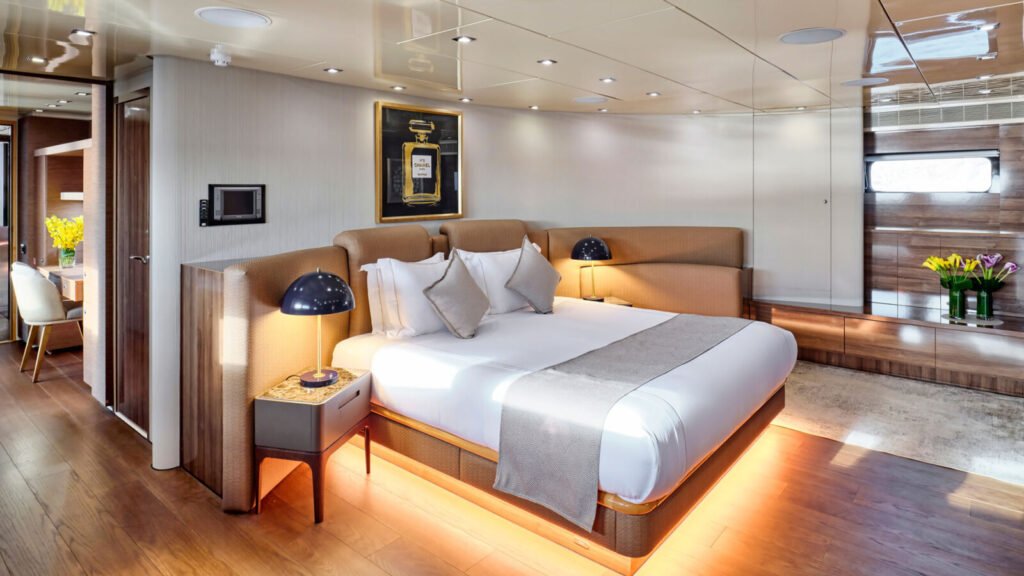 PROMETHEUS I master suite