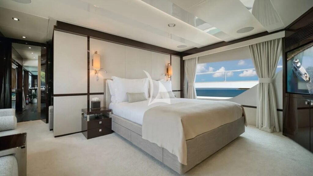 QUANTUM Master stateroom