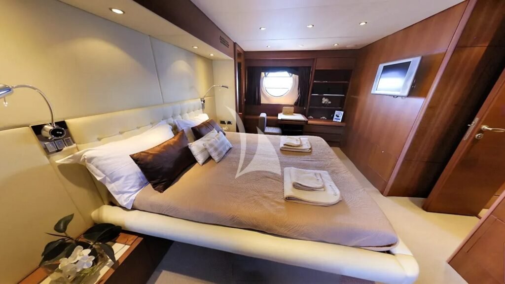 QUESTA E VITA yacht charter photo