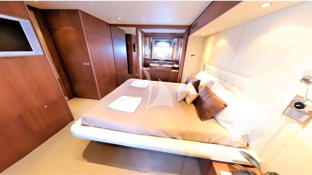 QUESTA E VITA yacht charter photo