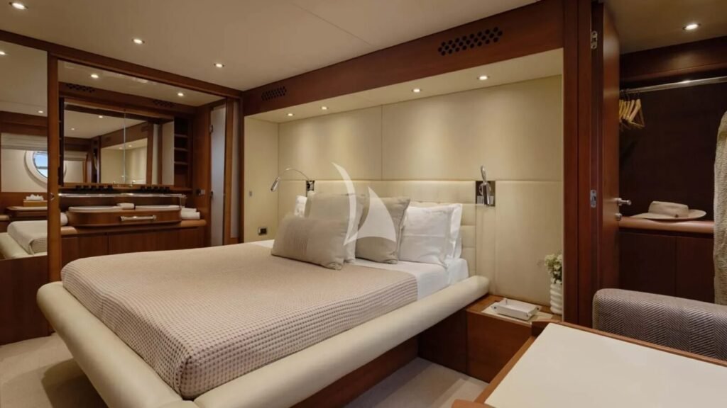 QUESTA E VITA yacht charter photo