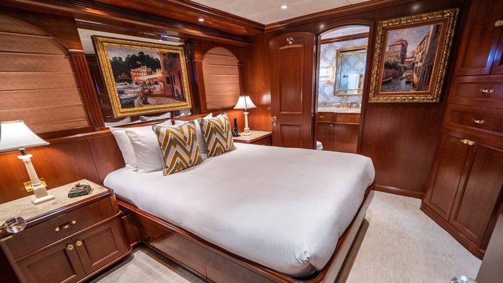 M/Y Relentless Trinity Yachts double guest cabin