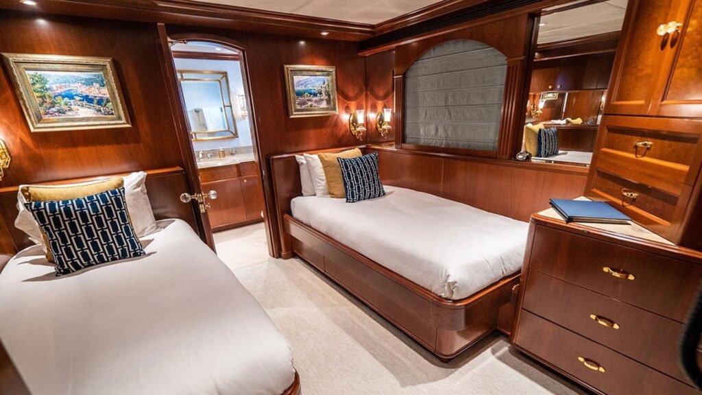 M/Y Relentless Trinity Yachts twin cabin