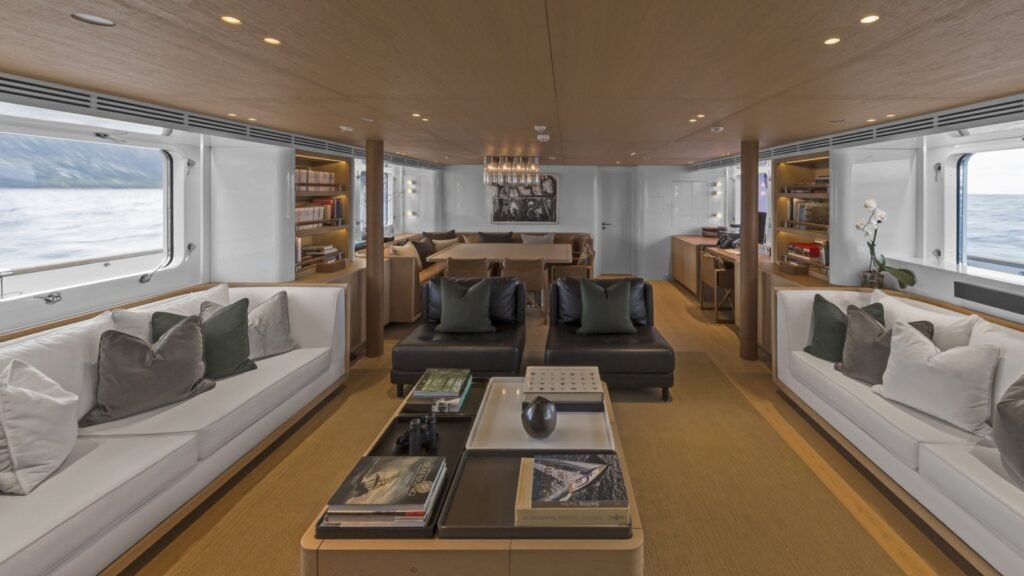 RH3 Main salon