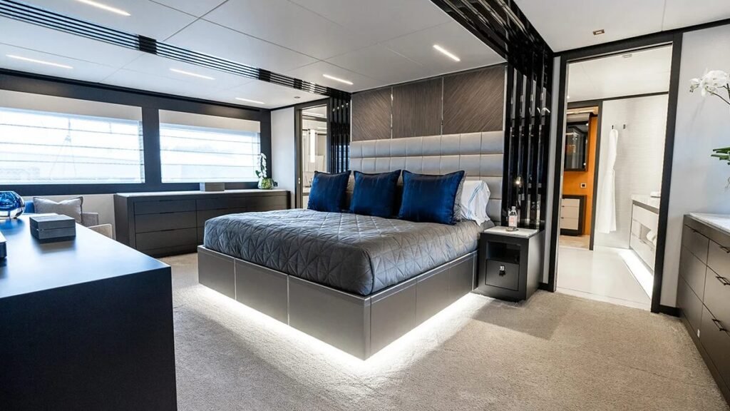 Romeo Foxtrot - Master suite