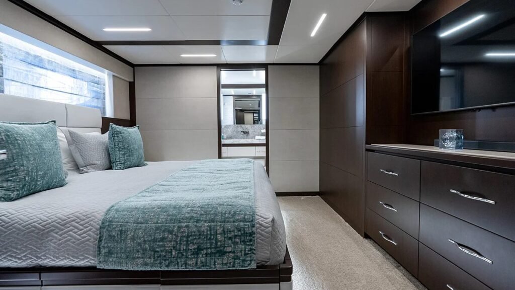 Romeo Foxtrot - VIP stateroom