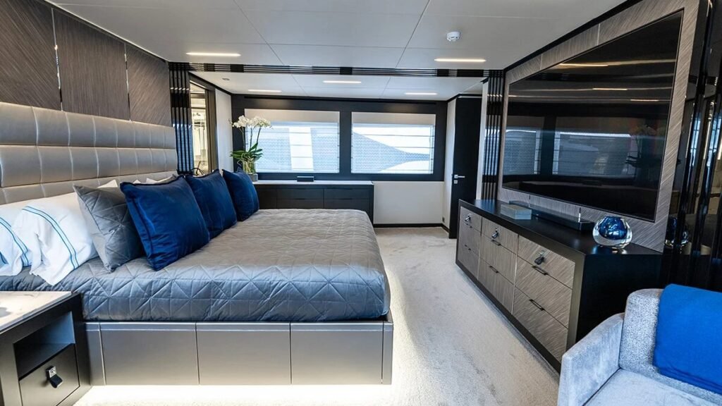 Romeo Foxtrot - Guest stateroom