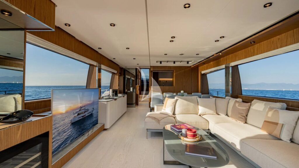SEA DIAMOND Main salon